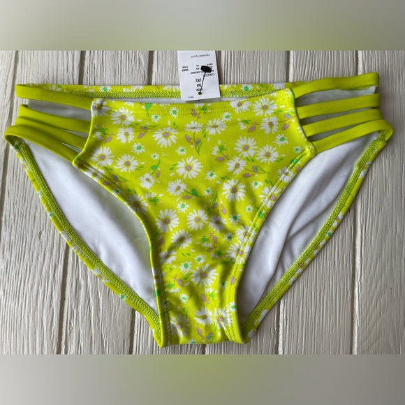 Target Art Class Girls Swimsuit Bottoms Size Medium 8 Green Daisy New with tags - Picture 1 of 8